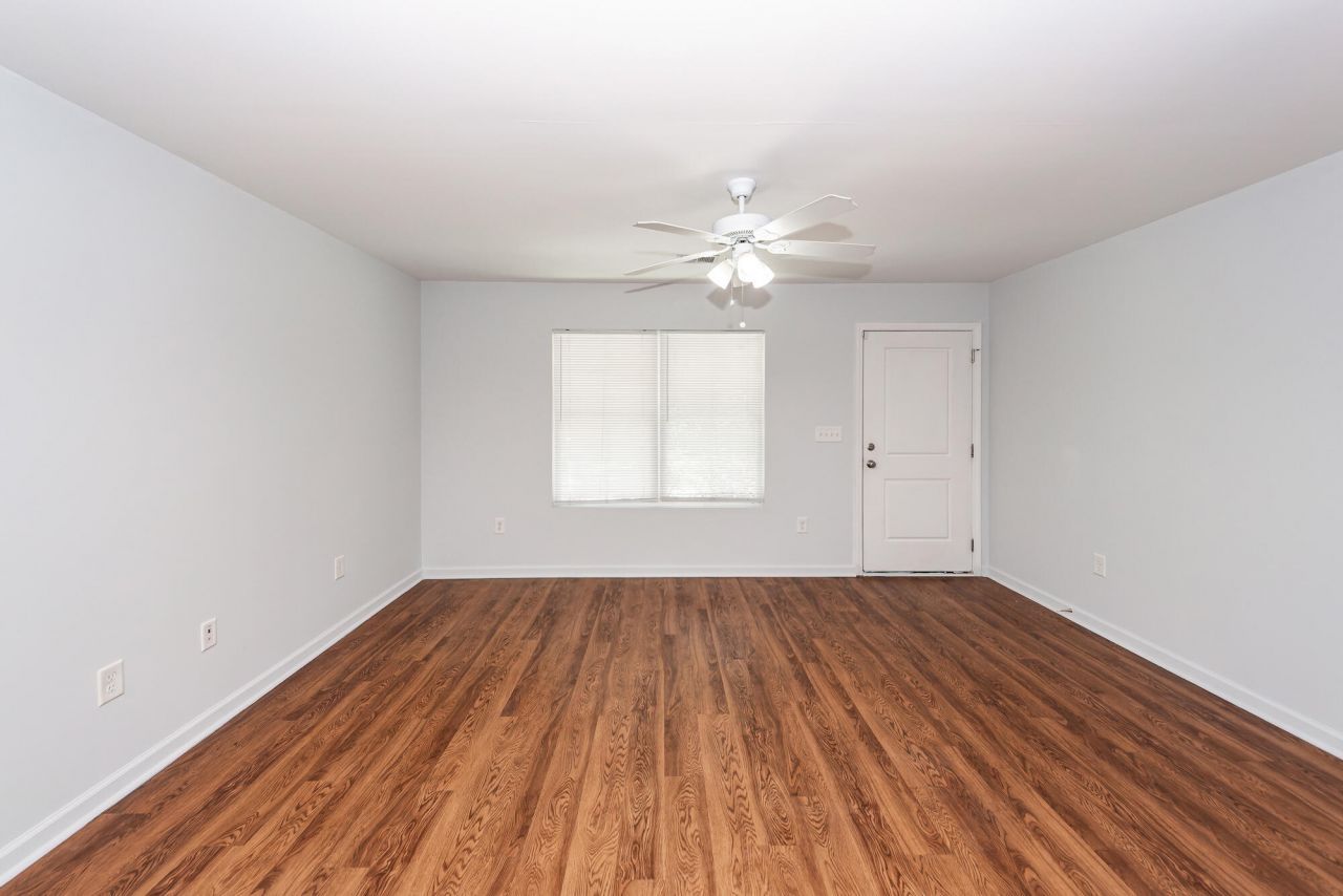 211 White Street Photo 10