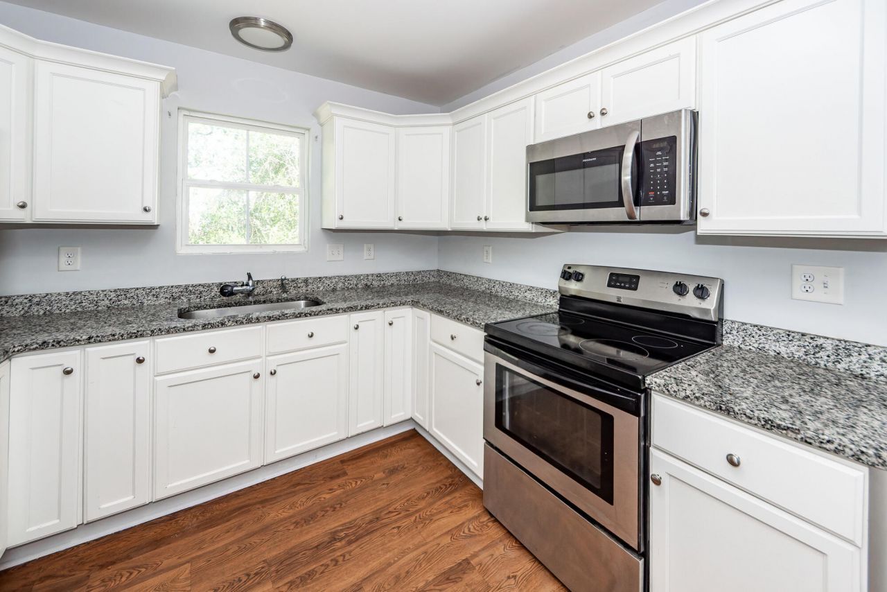 211 White Street Photo 12