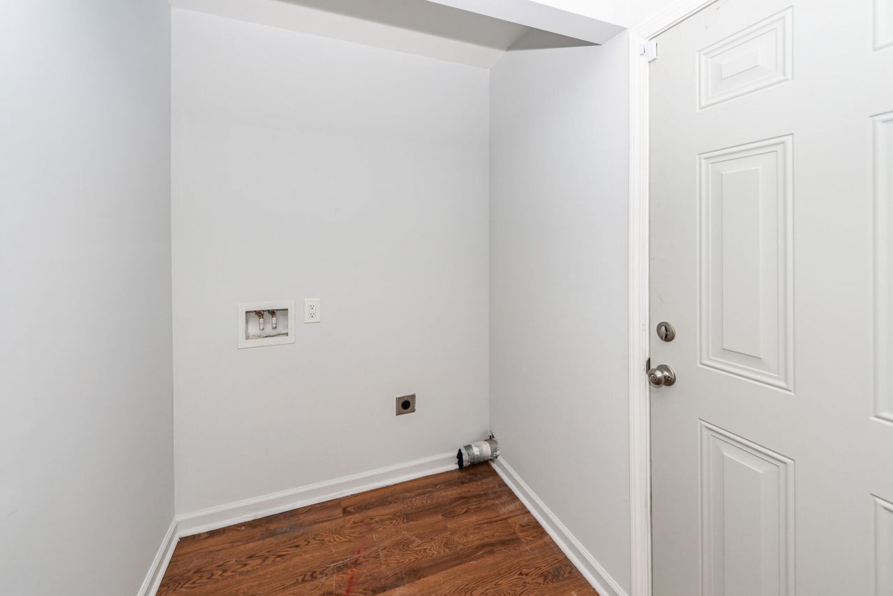 211 White Street Photo 15