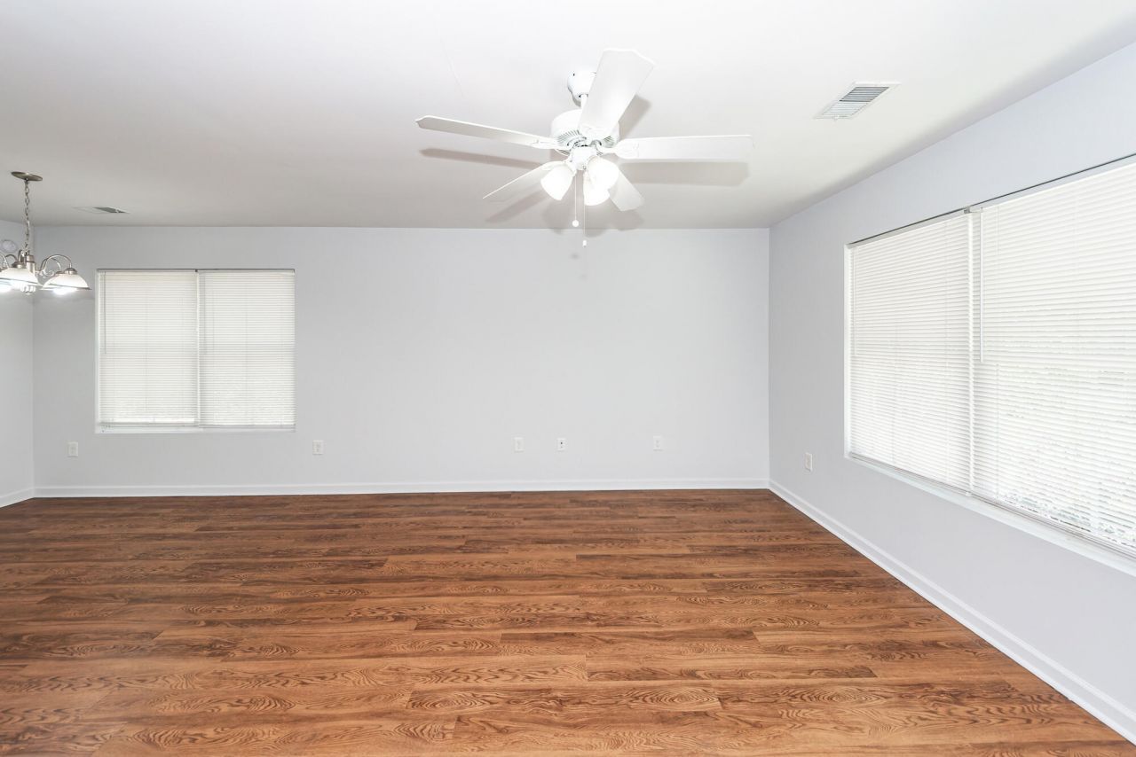 211 White Street Photo 7