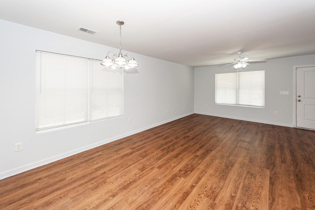 211 White Street Photo 9