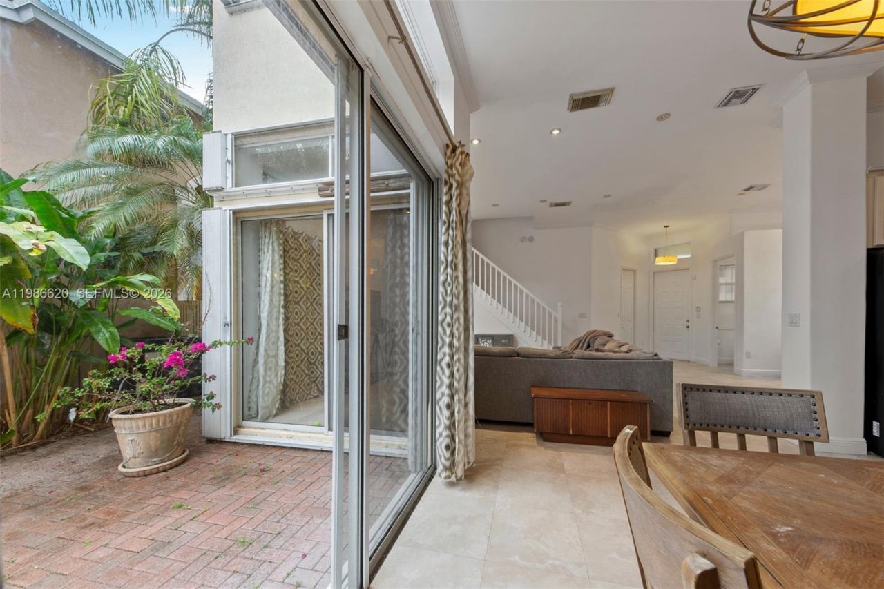 1104 Redwood St , Hollywood, FL 33019 Photo