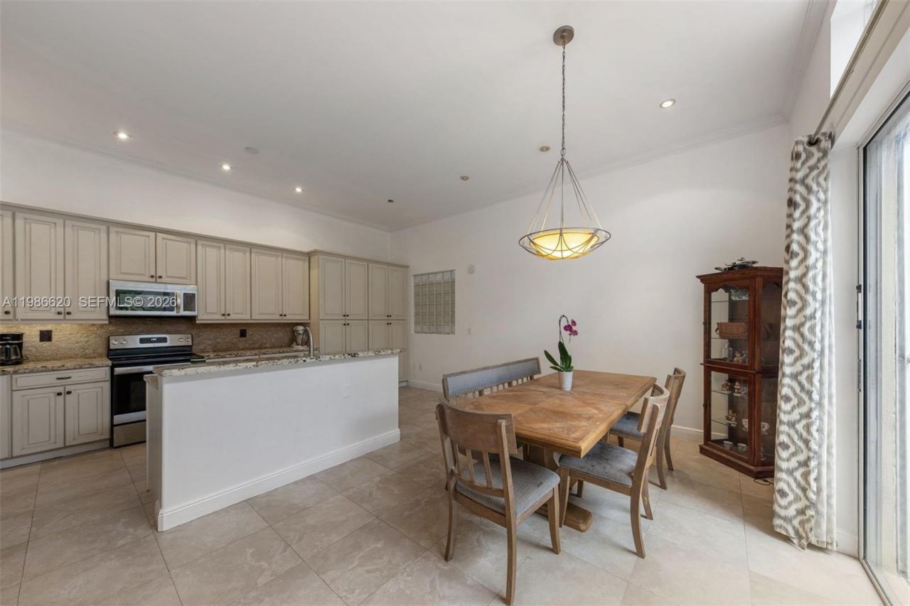 1104 Redwood St , Hollywood, FL 33019 Photo