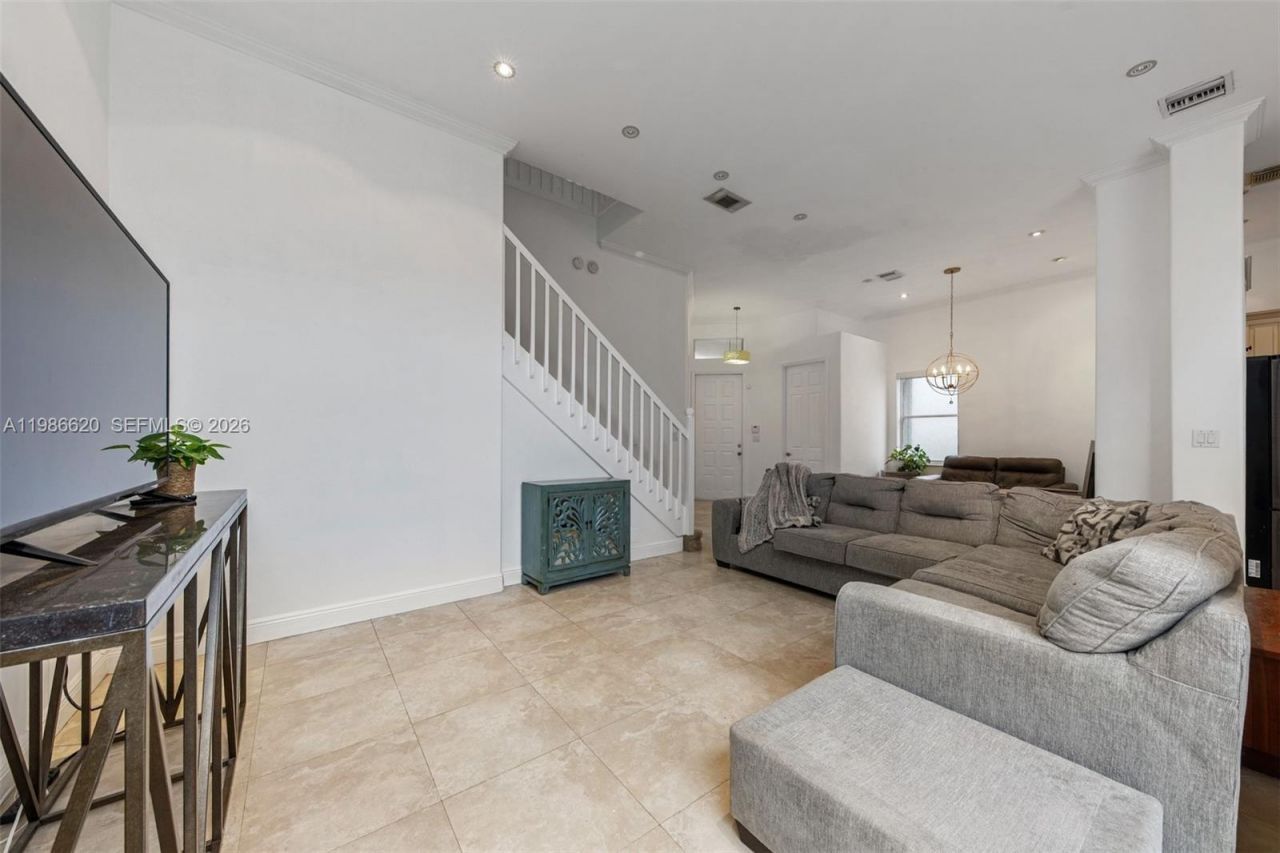 1104 Redwood St , Hollywood, FL 33019 Photo