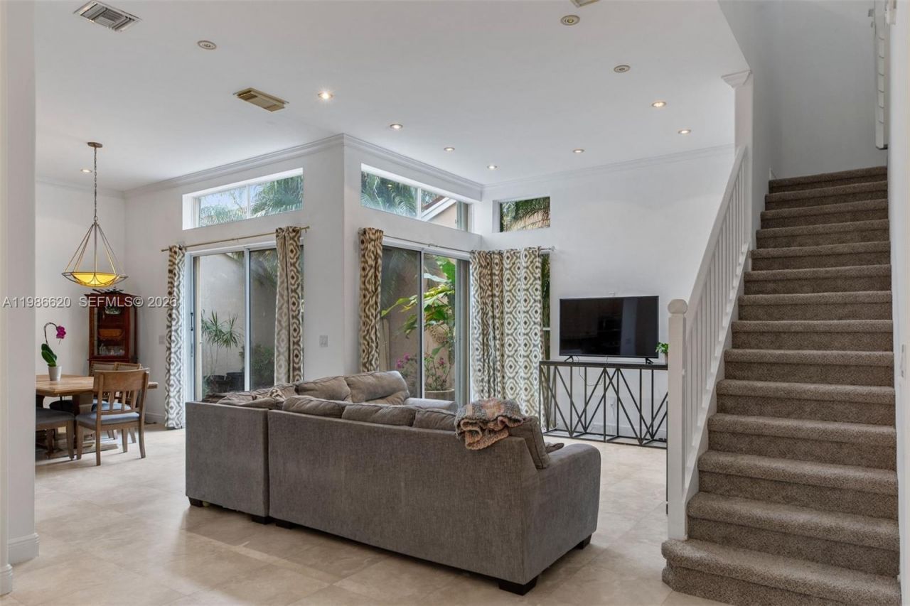 1104 Redwood St , Hollywood, FL 33019 Photo