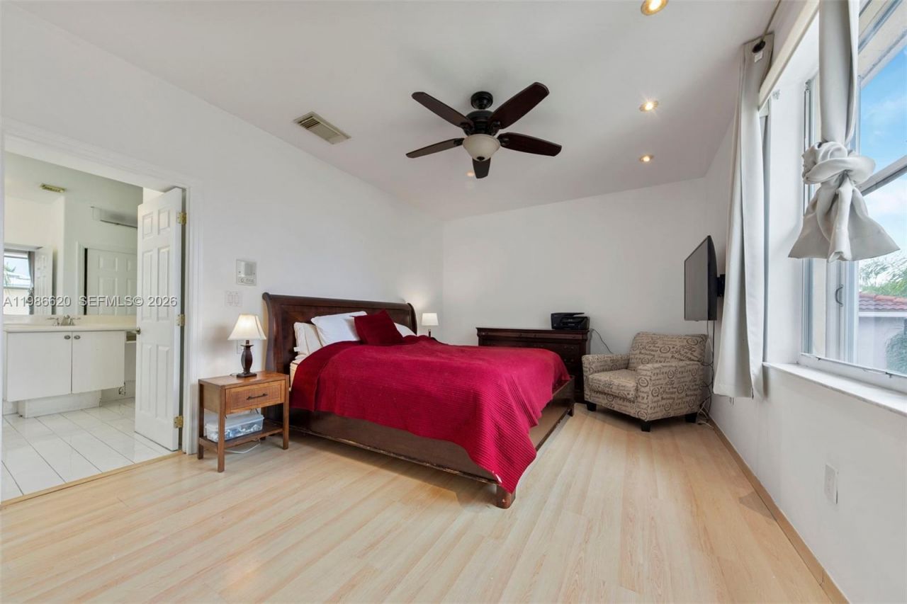 1104 Redwood St , Hollywood, FL 33019 Photo