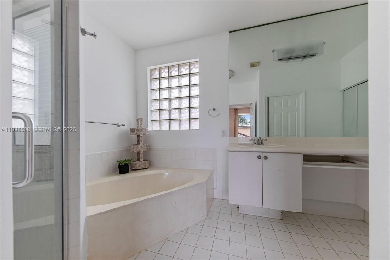 1104 Redwood St , Hollywood, FL 33019 Photo