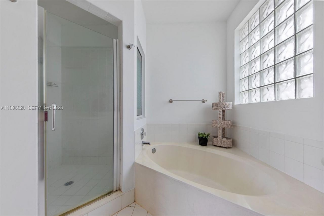 1104 Redwood St , Hollywood, FL 33019 Photo