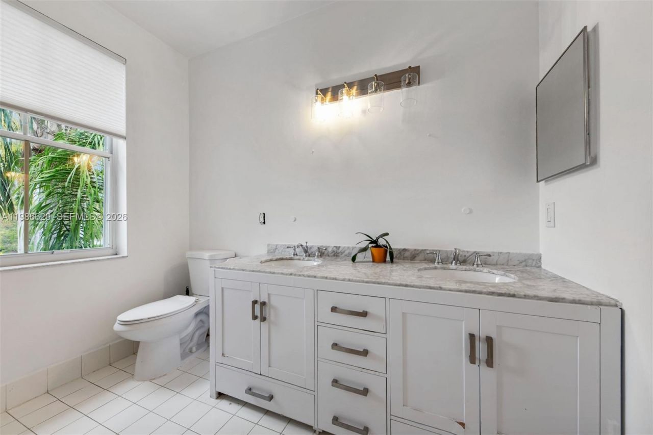 1104 Redwood St , Hollywood, FL 33019 Photo