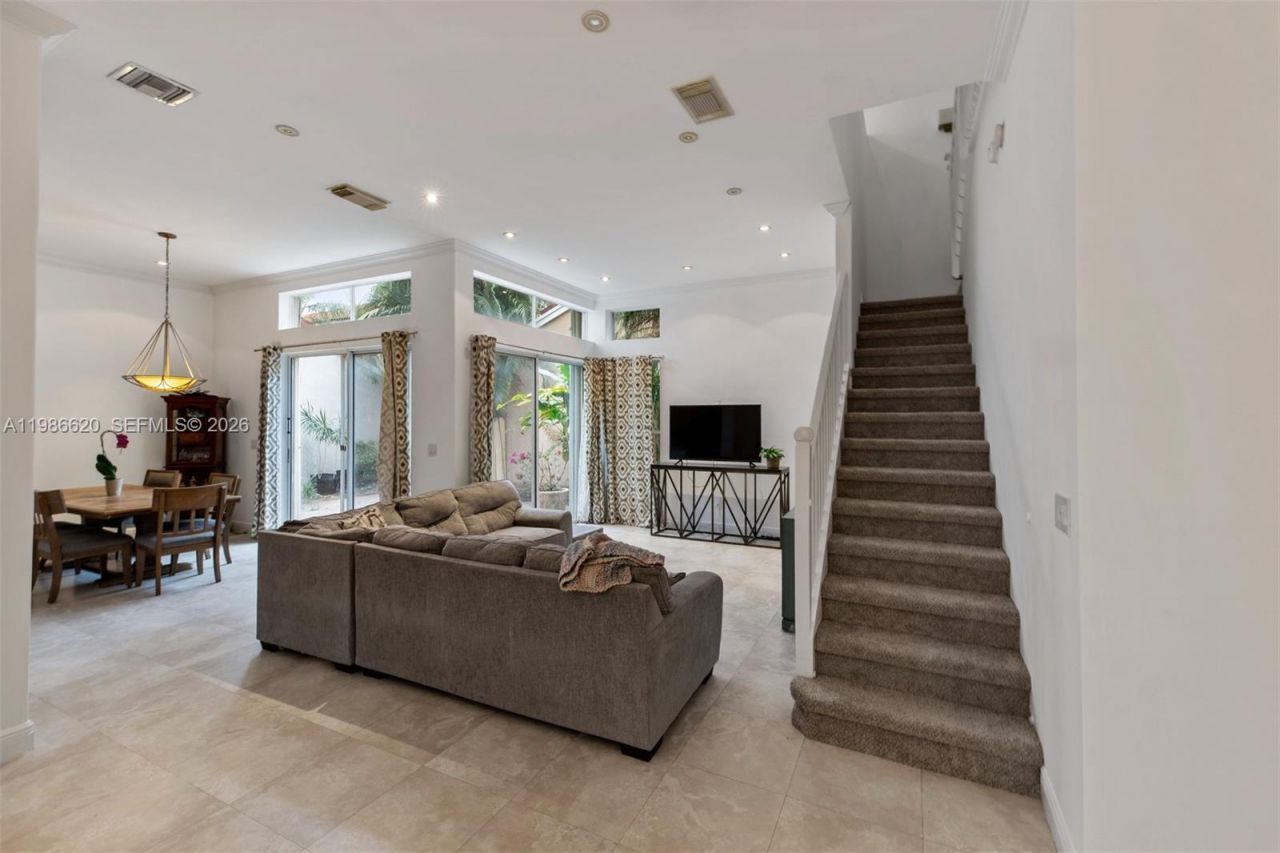 1104 Redwood St , Hollywood, FL 33019 Photo