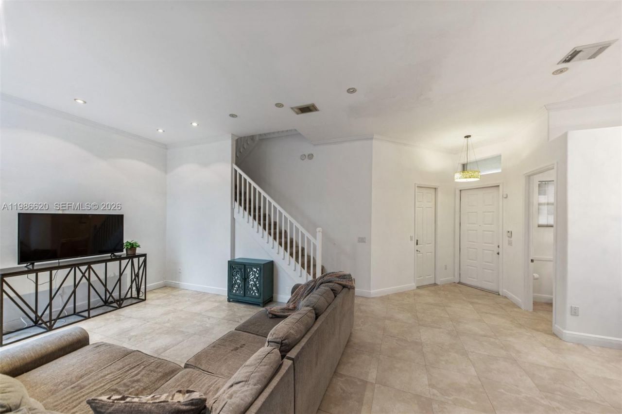 1104 Redwood St , Hollywood, FL 33019 Photo