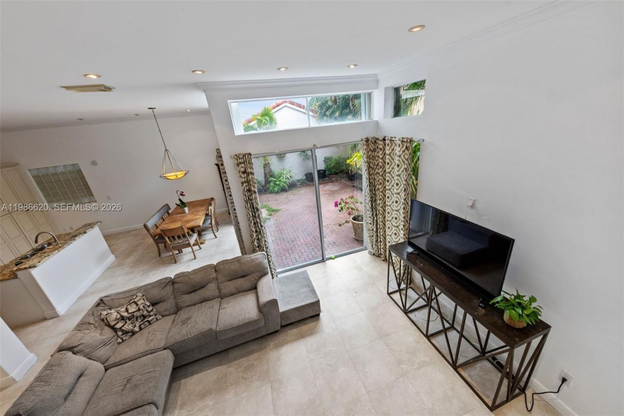 1104 Redwood St , Hollywood, FL 33019 Photo