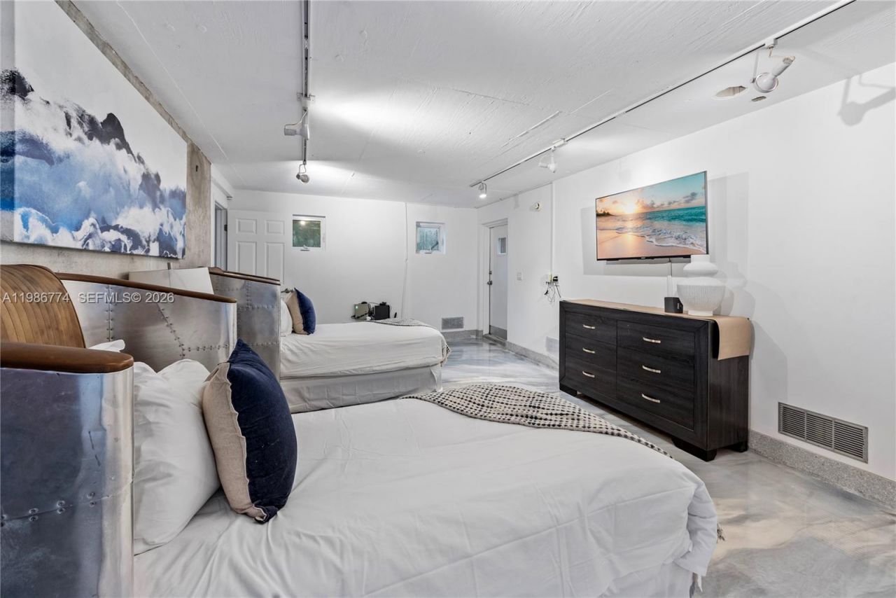 1606 S Bayshore Dr , Miami, FL 33133 Photo