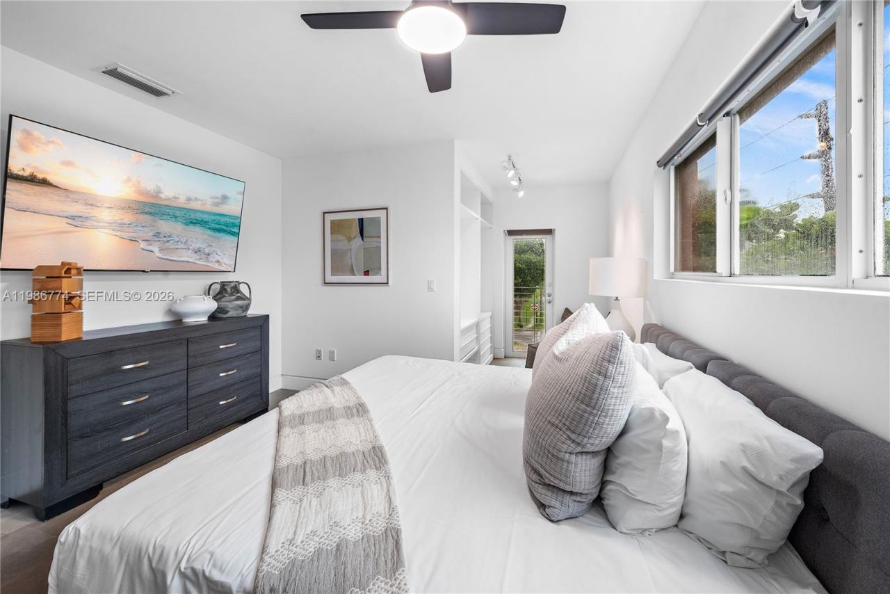 1606 S Bayshore Dr , Miami, FL 33133 Photo