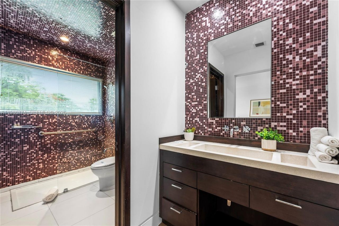 1606 S Bayshore Dr , Miami, FL 33133 Photo