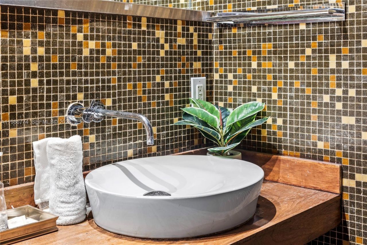 1606 S Bayshore Dr , Miami, FL 33133 Photo