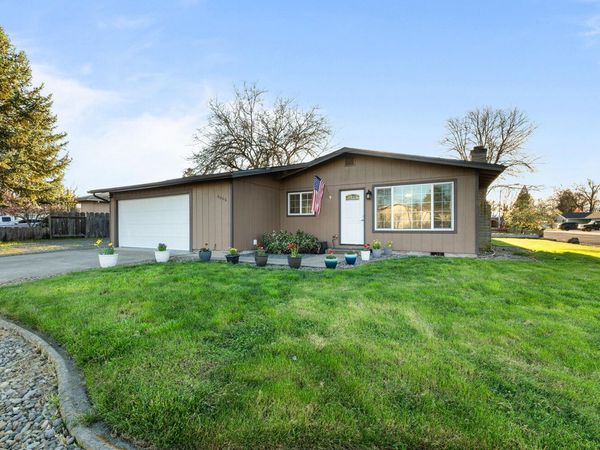 4065 Crestwood Circle, Central Point, OR 97502