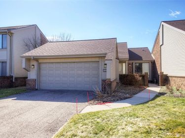 23309 Reynard Drive, Southfield, MI 48034