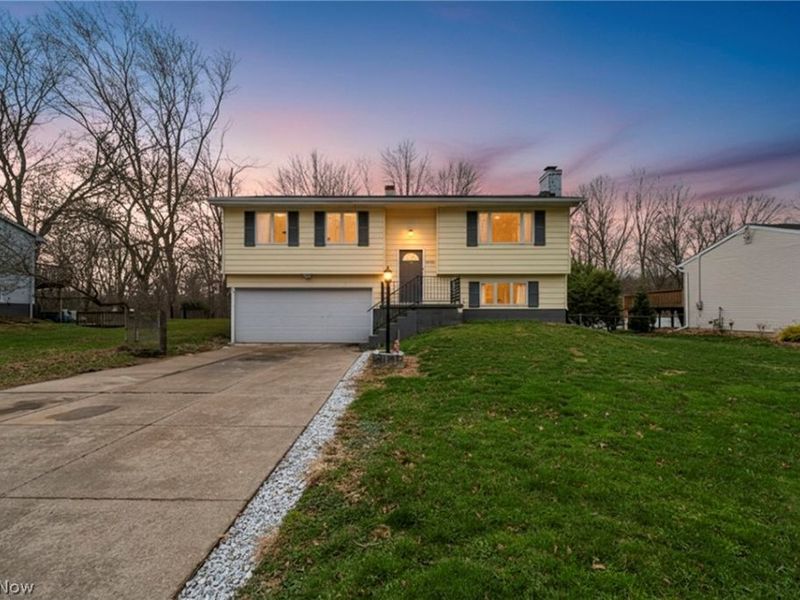 692 Zeletta Drive , Akron, OH 44319 Photo 1