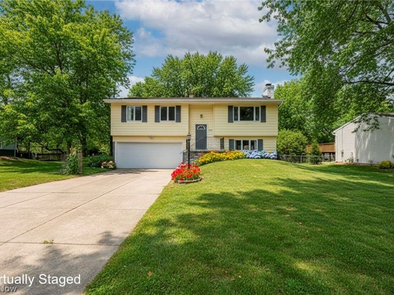 692 Zeletta Drive , Akron, OH 44319 Photo 2