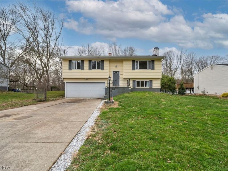 692 Zeletta Drive , Akron, OH 44319 Photo 3