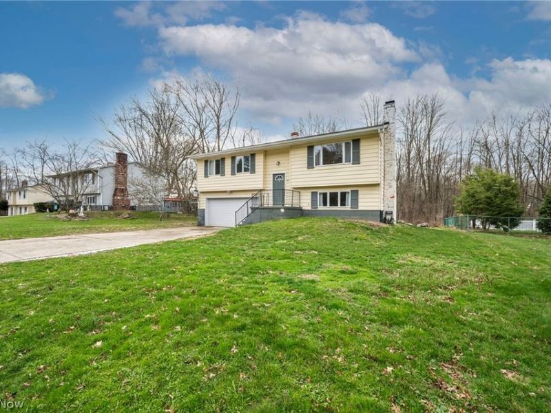 692 Zeletta Drive , Akron, OH 44319 Photo 4