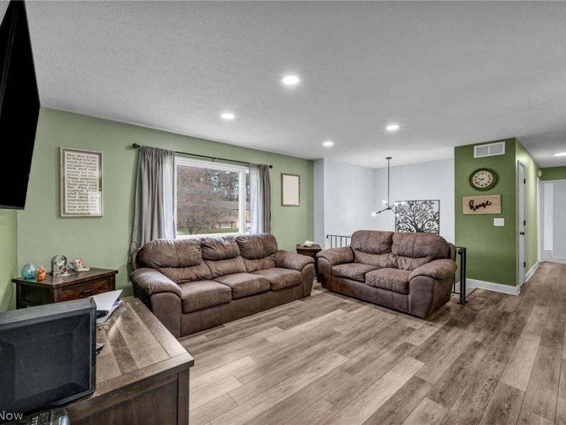 692 Zeletta Drive , Akron, OH 44319 Photo 5