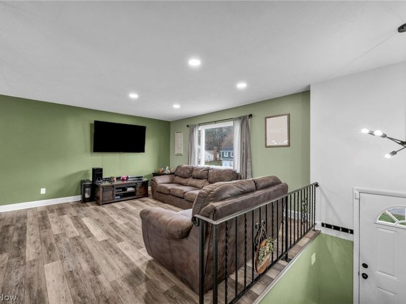 692 Zeletta Drive , Akron, OH 44319 Photo 6