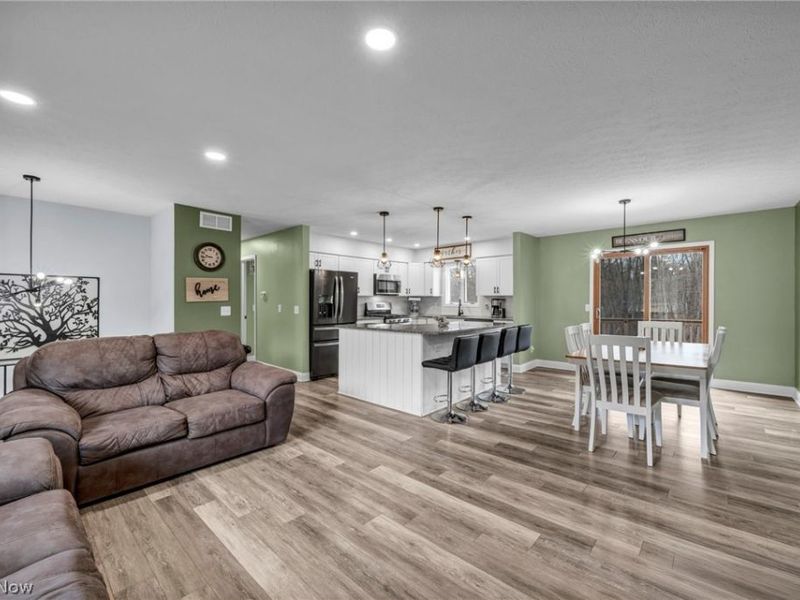 692 Zeletta Drive , Akron, OH 44319 Photo 9