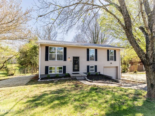 7724 Queensbury Drive, Knoxville, TN 37919