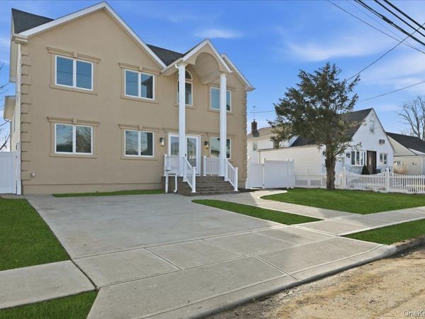 1050 Hastings Street , Baldwin, NY 11510