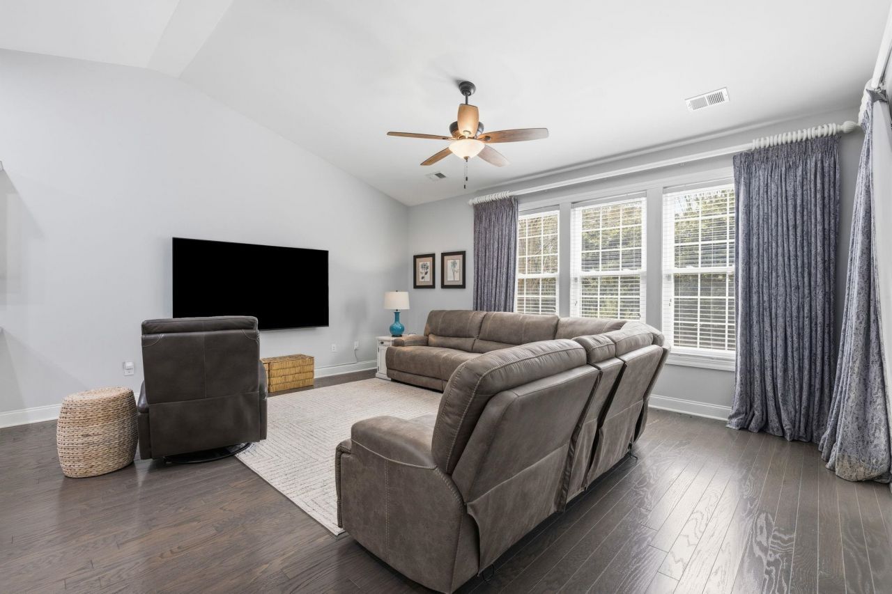 136 Parmelee Dr. Photo 10