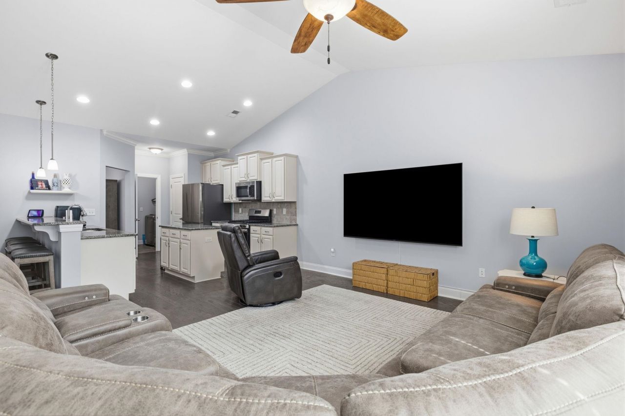 136 Parmelee Dr. Photo 11