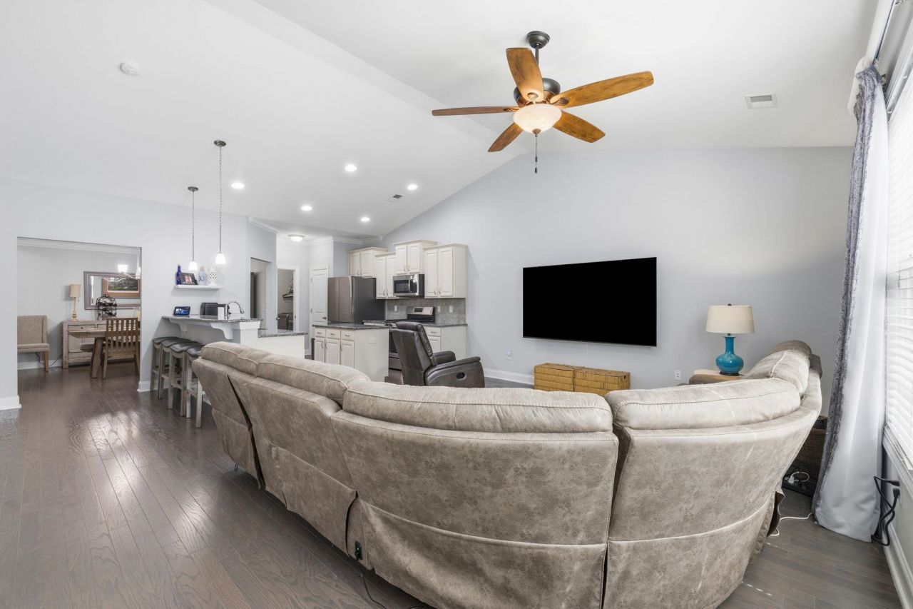 136 Parmelee Dr. Photo 12