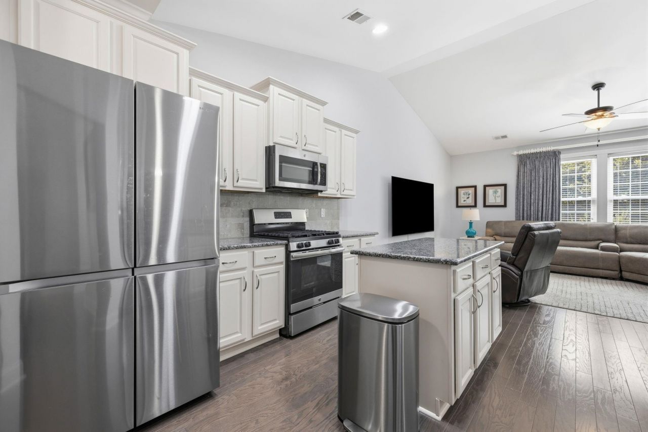 136 Parmelee Dr. Photo 15