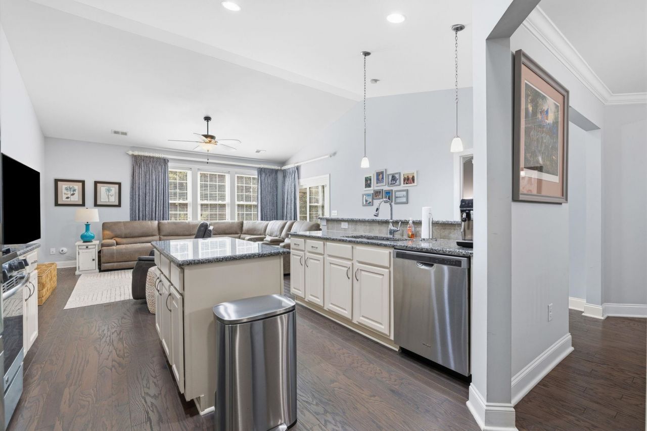 136 Parmelee Dr. Photo 16