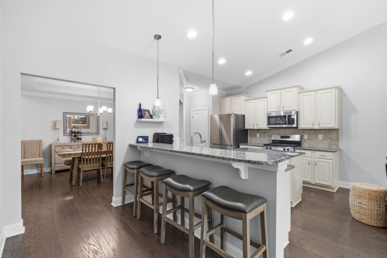 136 Parmelee Dr. Photo 17