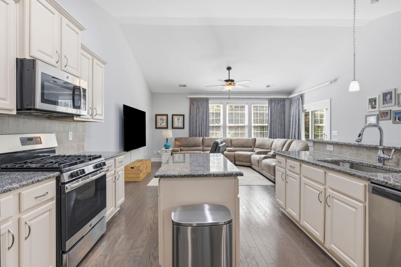 136 Parmelee Dr. Photo 18