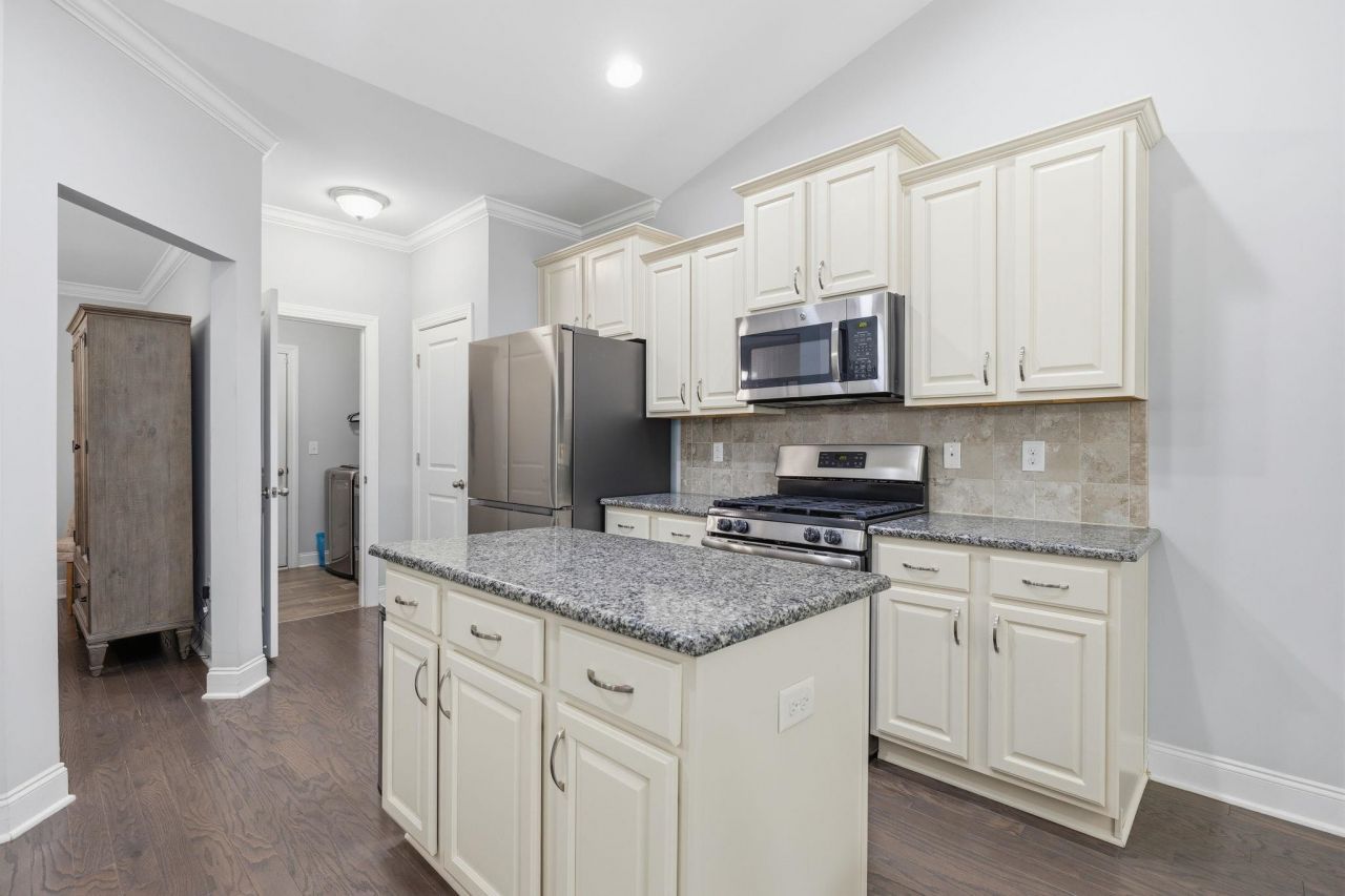 136 Parmelee Dr. Photo 19