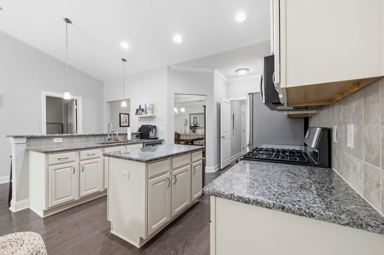 136 Parmelee Dr. Photo 20