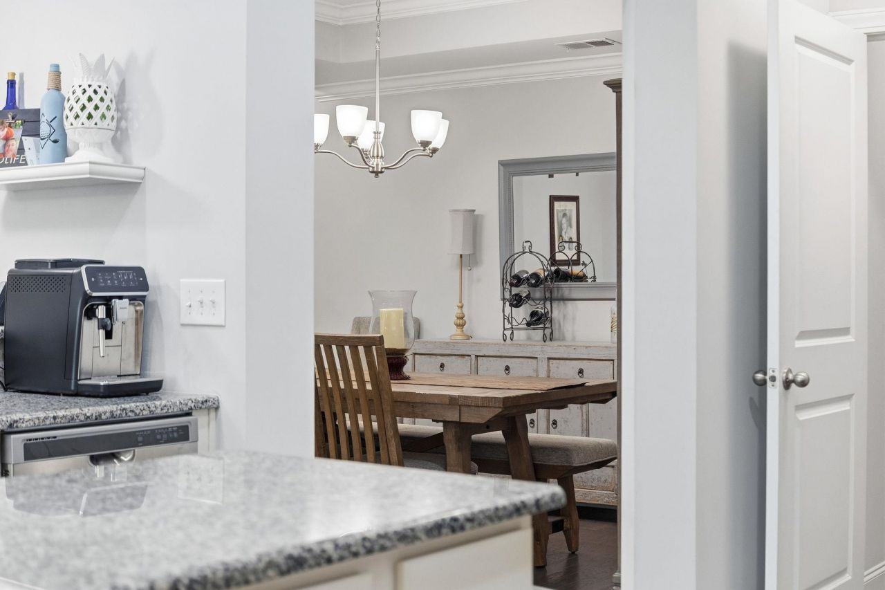 136 Parmelee Dr. Photo 21