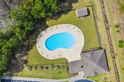 136 Parmelee Dr. photo 4