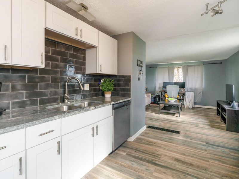 3755 Lynward Road , Columbus, OH 43228 Photo 10