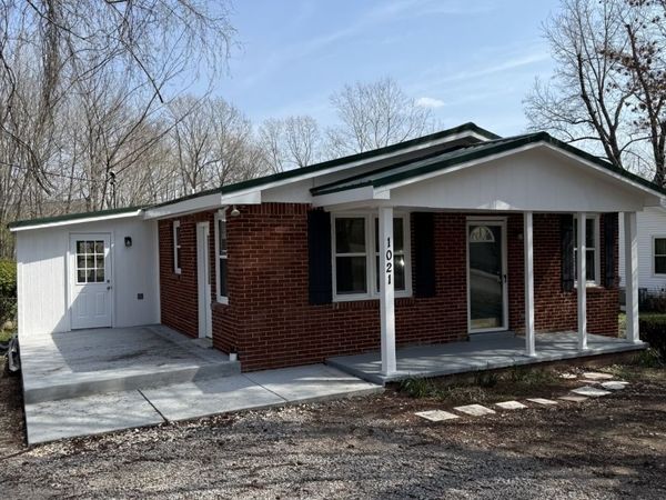 1021 Preston Dr , Burns, TN 37029