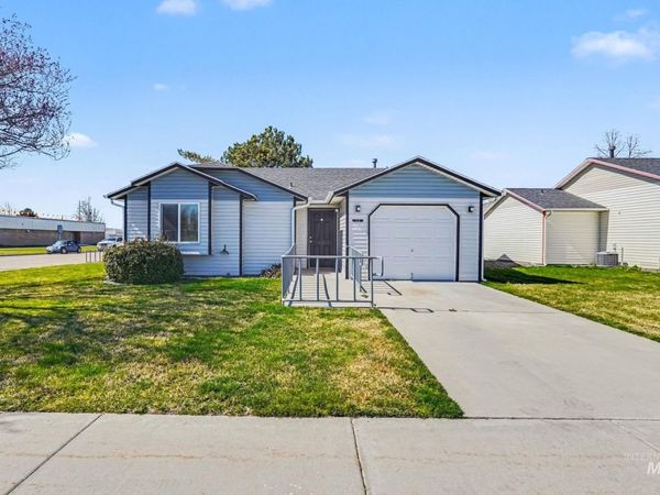 17 S Benewah Dr, Nampa, ID 83651