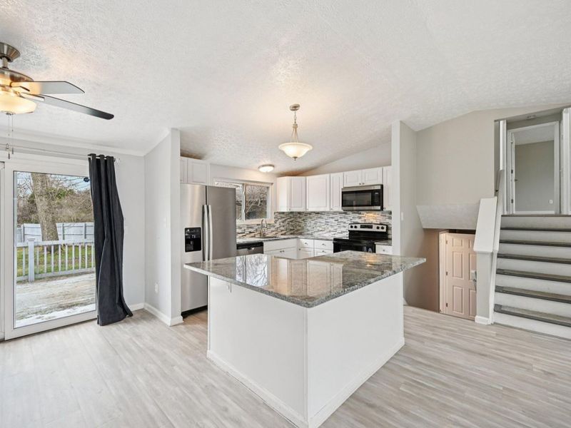 6193 Central Park Drive, Columbus, OH 43231 Photo 6