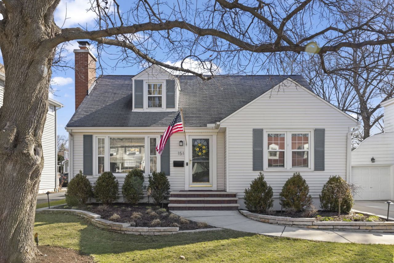 151 East Road, Glen Ellyn, IL 60137 Main Photo