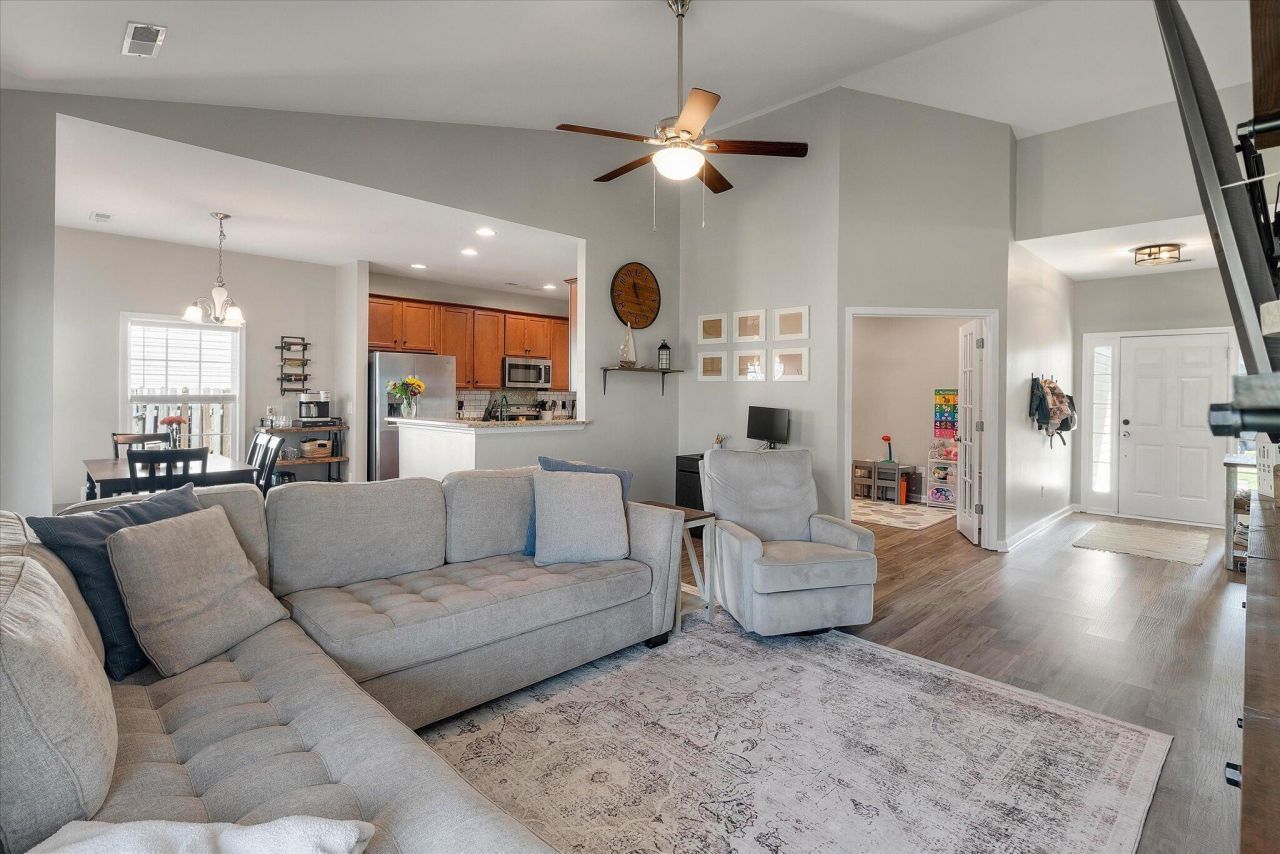 411 Brawley Drive Photo 10