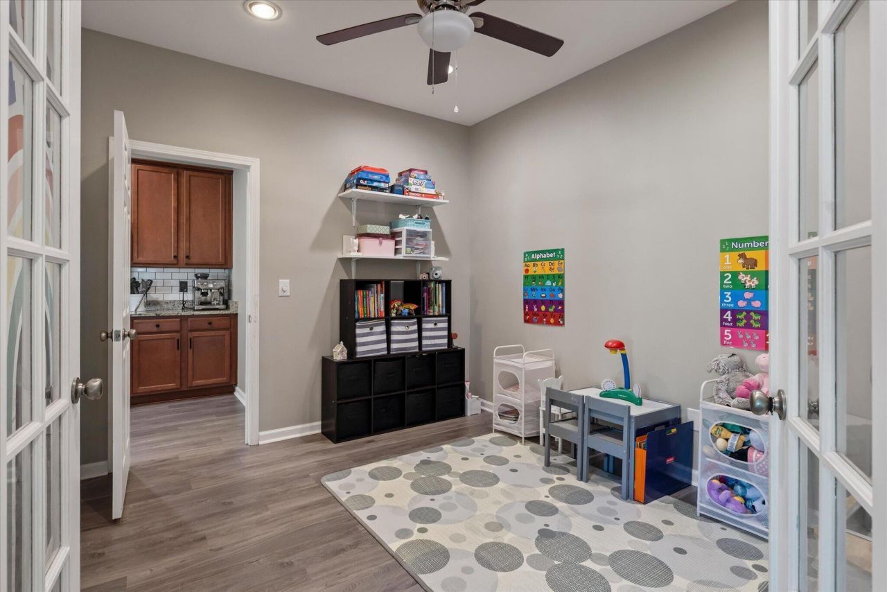 411 Brawley Drive Photo 18