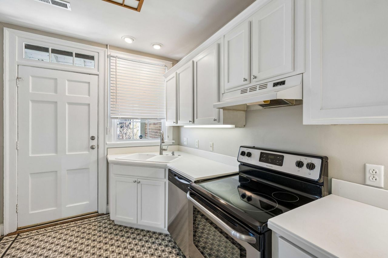 212 Calhoun Street Photo 24